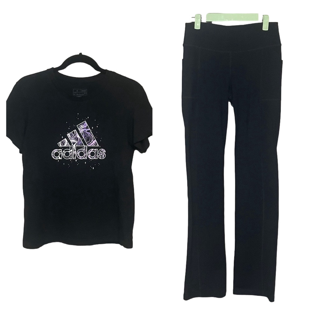 Adidas Graphic T-Shirt & Skechers Black Yoga Pants with Pockets Small Bundle